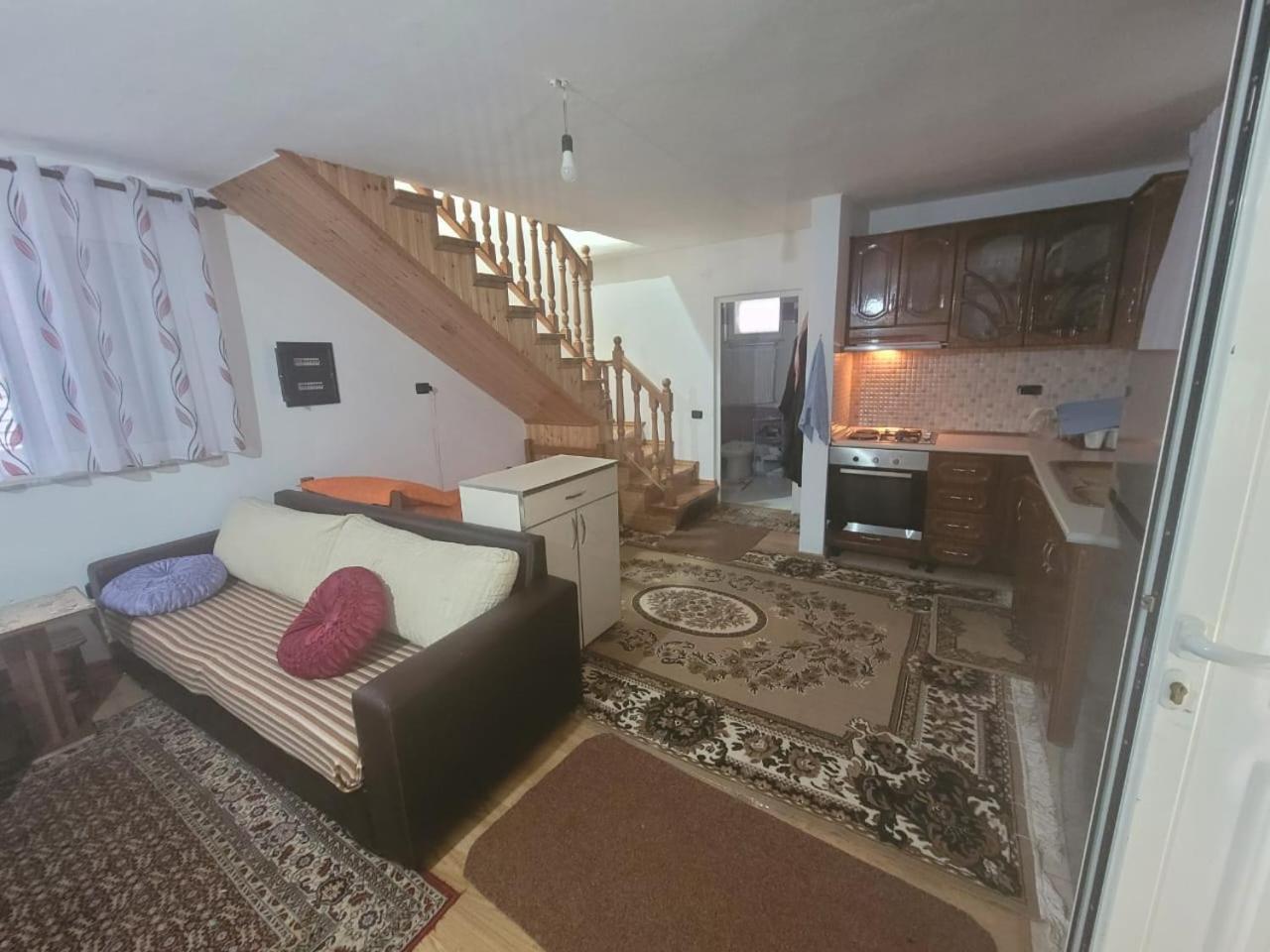 Villa 86 Razëm